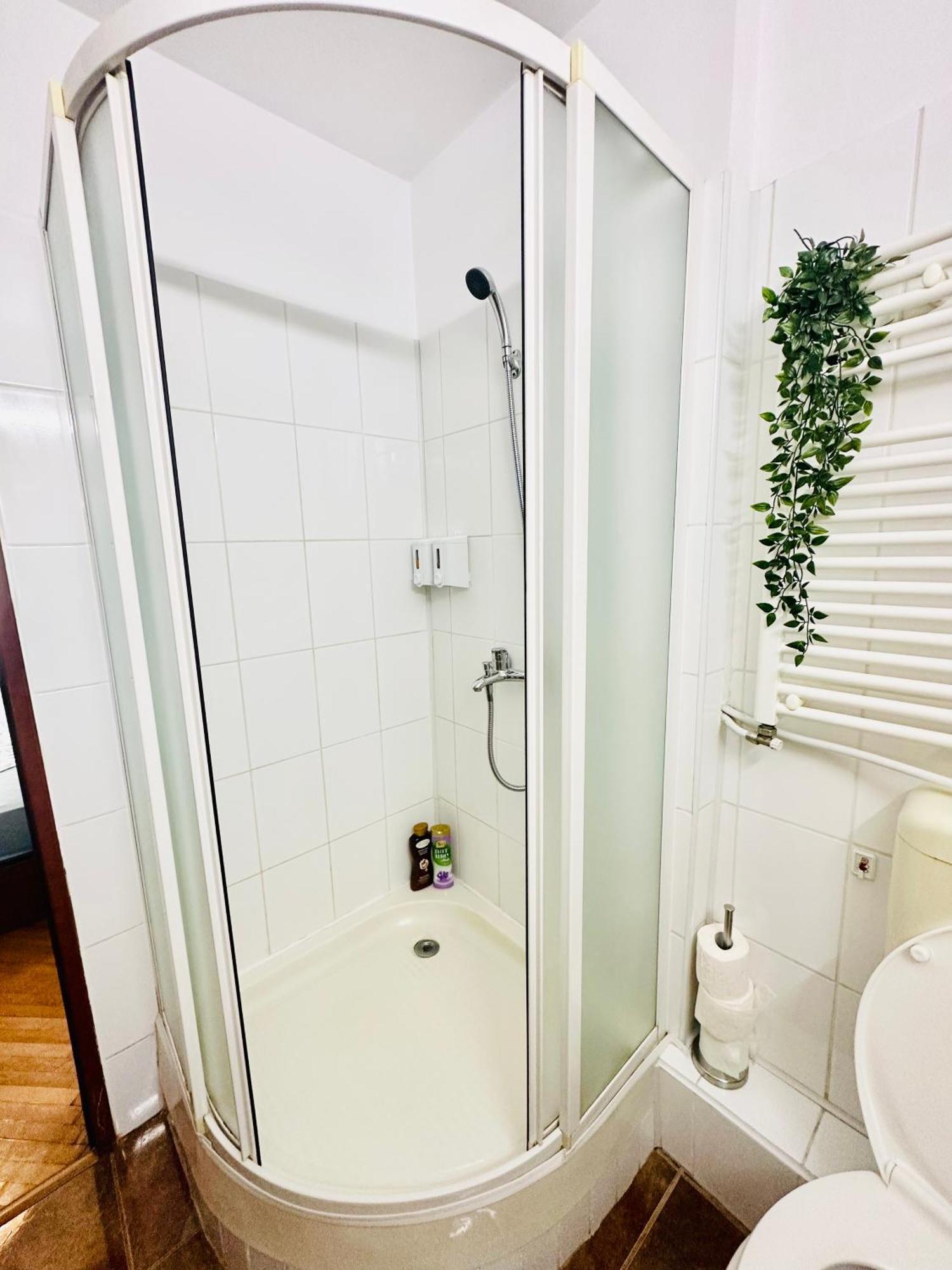 Tranquil Unirii Residence - Elegant & Spacious Living With Parking Steps From Parliament Bucharest Luaran gambar