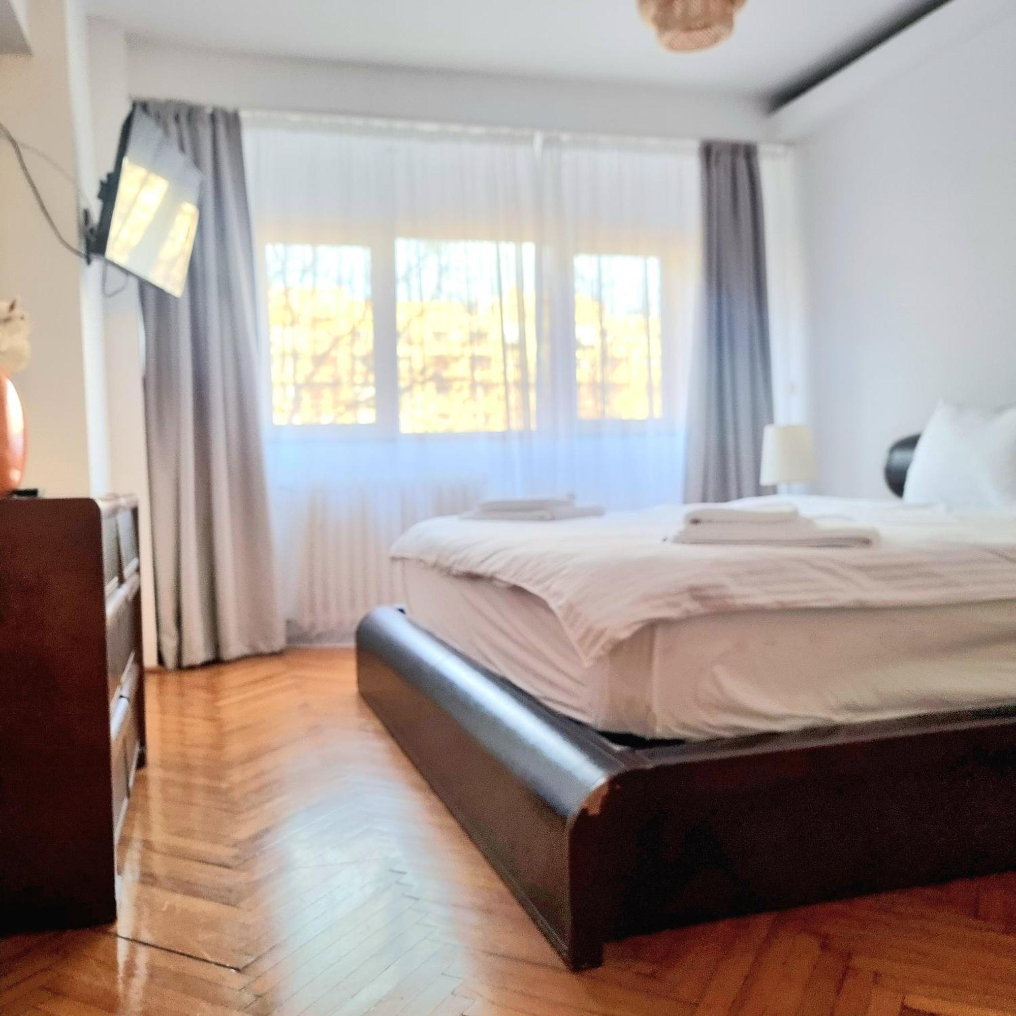 Tranquil Unirii Residence - Elegant & Spacious Living With Parking Steps From Parliament Bucharest Luaran gambar