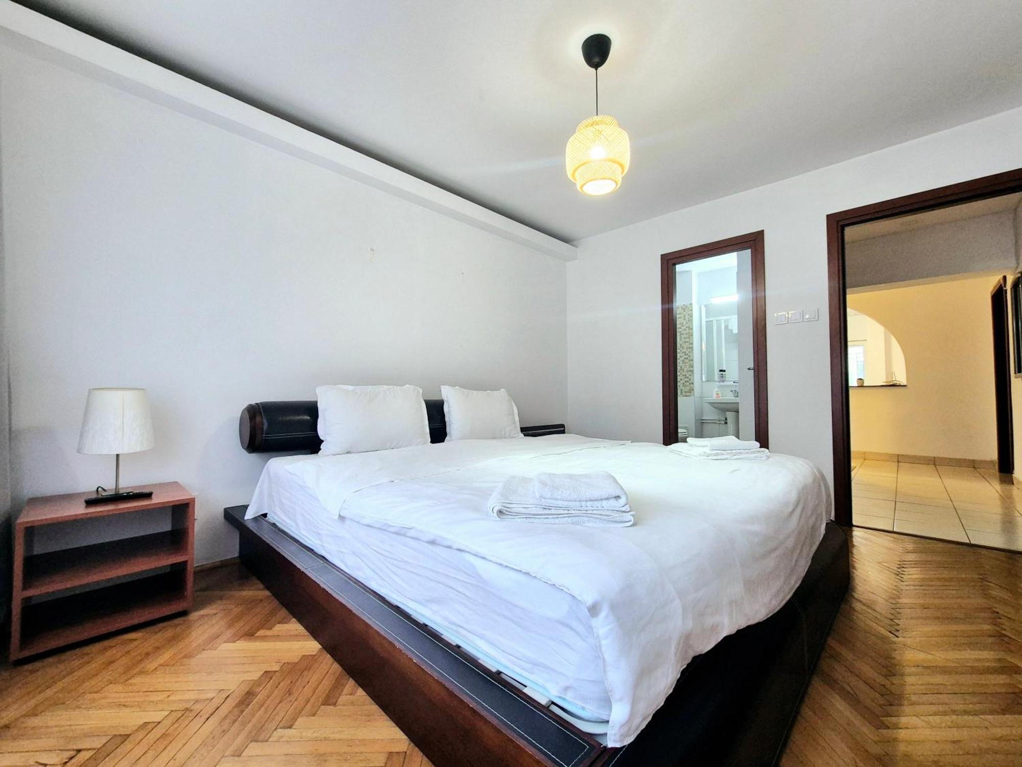 Tranquil Unirii Residence - Elegant & Spacious Living With Parking Steps From Parliament Bucharest Luaran gambar